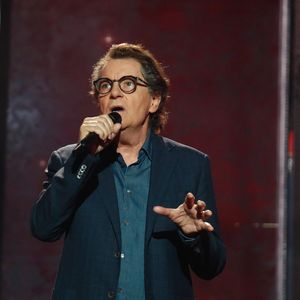 Exclusif - Francis Cabrel lors de l'enregistrement de l'émission "Serge Lama, le dernier rappel" présentée par F. Bollaert, diffusée le vendredi 21 novembre 2025 sur France 3 à 21h10, au théâtre Marigny à Paris, France, le 29 avril 2025. © Clovis-Moreau/Bestimage