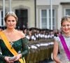 La princesse Catharina-Amalia des Pays-Bas et la princesse Elisabeth de Belgique se sont rendues au premier gala du règne du grand-duc Guillaume de Luxembourg.

La princesse Catharina-Amalia des Pays-Bas et la princesse Elisabeth de Belgique, duchesse de Brabant aux arrivées du dîner de gala des célébrations du changement de trône au Palais grand-ducal du Luxembourg. © Christian Liewig/Bestimage