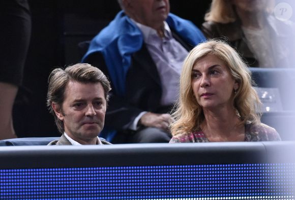 François Baroin et sa compagne Michèle Laroque - Personnalités assistant à la demi-finale opposant Novak Djokovic à Stan Wawrinka lors du tournoi BNP Paribas Masters 2015 à l'AccorHotels Arena à Paris, le 7 novembre 2015. © Giancarlo Gorassini / Bestimage