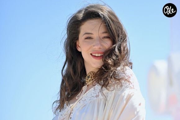 Zoé Adjani-Vallat participe à la séance photo de « Le Rouge et le Noir » lors du 9e Festival international de Canneseries, le 25 avril 2026 à Cannes, en France. Photo de Franck Castel/ABACAPRESS.COM