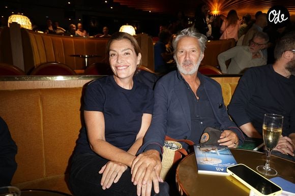 Mariés en 2007, ils ont accueilli leur fils Jules en 2008.

Antoine de Caunes et sa femme Daphné Roulier lors de la générale du spectacle musical "Singin' in the rain" au théâtre du Lido à Paris le 17 septembre 2026. © Coadic Guirec / Bestimage