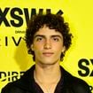 Vogue World Milan : Le fils d’un des plus grands acteurs de sa génération a fait ses premiers pas de mannquin lors du défilé