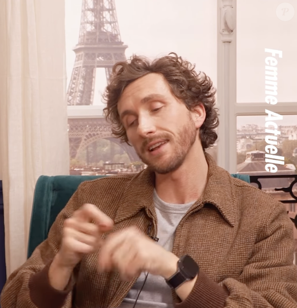 L'humoriste précise que l'on peut faire usage de toutes sortes de bottes, "même celles, dégueulasses, que tu mets dans de la vase".

Baptiste Lecaplain sur le compte Instagram de Femme Actuelle