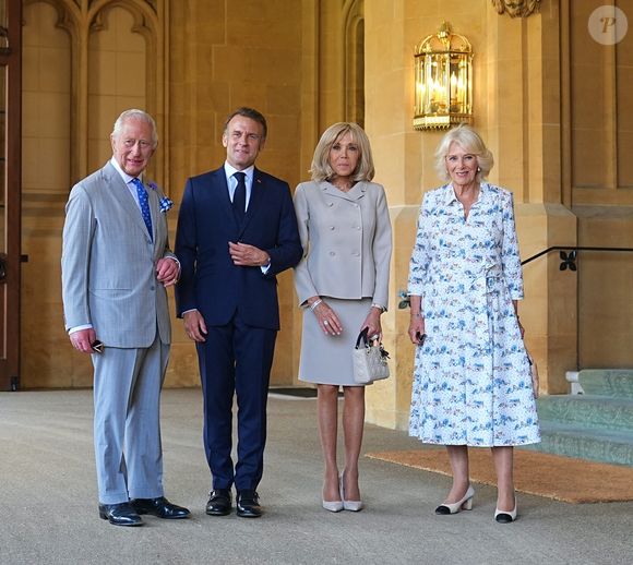 Cette visite d'État au Royaume-Uni a pour but de renforcer les relations entre les deux pays. 

Déambulation d'Emmanuel Macron, président de la République Française, et de la Première dame Brigitte Macron, dans les jardins du château de Windsor avec le roi Charles III d'Angleterre et Camilla Parker Bowles, reine consort, le 9 juillet 2025. Au cours de cette promenade, le chef de l'Etat français et le souverain britannique ont abordé la protection de la biodiversité. Le couple présidentiel français est en visite officielle en Grande-Bretagne du 8 au 10 juillet 2025.

ALPHA AGENCY / BESTIMAGE