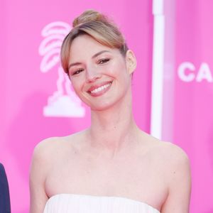Forte de cette expertise, elle préside aujourd'hui le jury du prix Her Art au Grand Palais.

Louise Bourgoin au photocall de la soirée d'ouverture du festival Canneseries saison 8 au palais des festivals à Cannes le 24 avril 2025.

© Denis Guignebourg / Bestimage