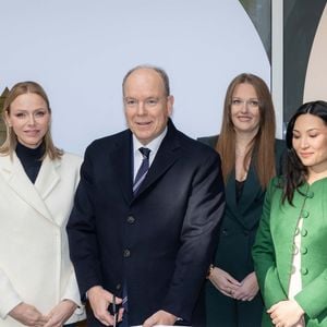 TT.SS.HH. Le Prince Albert II (Le prince Albert II de Monaco) et la Princesse Charlène de Monaco (La princesse Charlène de Monaco), S.A.S. la Princesse Stéphanie de Monaco (La princesse Stéphanie de Monaco), Camille Gottlieb et Louis Ducruet avec ses filles Victoire et Constance, assistent à l'inauguration des " Petites Merveilles " créées par Marie Ducruet et Élise Rouillard. Little Wonders" est un espace dédié aux enfants avec des jeux, des activités éducatives et un café situé sur le Boulevard Rainier III. © Olivier Huitel/Pool Monaco/Bestimage