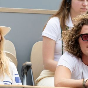 Isabelle Camus et son fils Joalukas Noah dans les tribunes lors des Internationaux de France de Tennis de Roland Garros 2025, à Paris, France, le 3 juin 2025. © Jacovides-Moreau/Bestimage