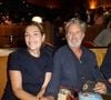 Antoine de Caunes et Daphné Roulier ont fait une rare apparition à Paris pour applaudir la générale de la comédie musicale Singin' in the Rain au Théâtre du Lido.

Antoine de Caunes et sa femme Daphné Roulier lors de la générale du spectacle musical "Singin' in the rain" au théâtre du Lido à Paris. © Coadic Guirec / Bestimage