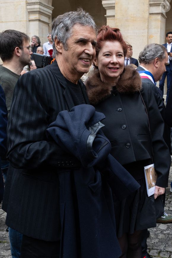 Julien Clerc et sa femme Hélène Grémillon - Le chef français multi étoile, Guy Savoy, vient d'être officiellement installé comme membre de l'Académie des Beaux-Arts. Une cérémonie qui s'est déroulée sous la coupole de l'Institut de France, à Paris, France, le 20 mai 2026. C'est la première fois qu'un chef intègre la prestigieuse institution. © Julien Sarkissian/Bestimage