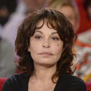 ce jeudi 24 avril, Isabelle Mergault était censée se produire au Zénith de Pau, mais comme elle l'a annoncé sur son compte X (anciennement Twitter),

Isabelle Mergault - Enregistrement de l'émission "Vivement Dimanche" à Paris. - Invités principal Valérie Lemercier