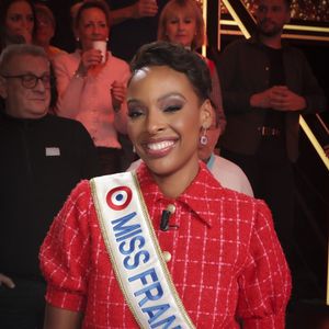 Exclusif - Angélique Angarni-Filopon, miss France 2025 sur le plateau de l'émission "Touche pas à mon poste" (TPMP) diffusée en direct sur C8 le 17 décembre 2024.

© Jack Tribeca / Bestimage