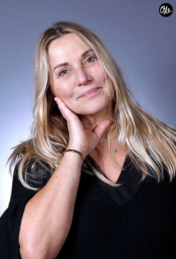 Pour l’accompagner dans cette transformation, l’ancienne animatrice pouvait compter sur une nutritionniste, Laurence Plumey, mais aussi sur un coach sportif bien connu du Tout-Paris : Jean-Pierre Clémenceau. 

Exclusif - Portrait de Sophie Favier à Paris, le 16 décembre 2022.
© Cédric Perrin/Bestimage