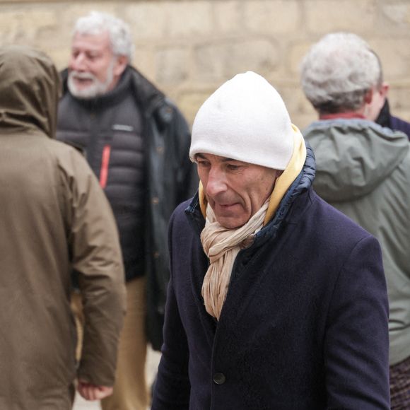 Nicolas Canteloup assistant à la cérémonie d'enterrement de Jean-Luc Petitrenaud à l'église Saint-Pierre du Gros Caillou dans le 7e arrondissement de Paris, France, le 17 janvier 2025. Jean-Luc Petitrenaud, critique gastronomique et personnalité de la télévision française, est décédé le 10 janvier à l'âge de 74 ans. Photo par Nasser Berzane/ABACAPRESS.COM