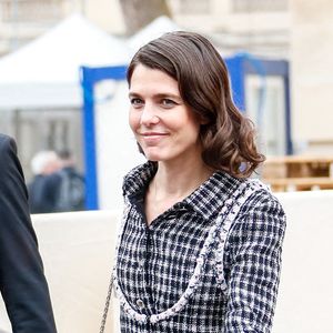 Charlotte Casiraghi aux sorties du défilé Chanel Mode Féminine Prêt-À-Porter Automne/Hiver 2025-2026 lors de la Fashion Week de Paris (PFW) au Grand Palais, à Paris, France, le 11 mars 2025. © Christophe Clovis/Bestimage