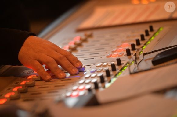Exclusif - Illustration studio - Enregistrement de l'émission "Au coeur de l'histoire" lors de la journée spéciale du 60ème anniversaire de la radio Europe 1 à Paris. Le 4 février 2015