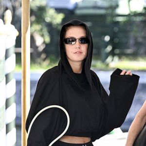 La famille d'Adèle Exarchopoulos ne la traite pas comme une star, surtout pas ses petits frères.

Adele Exarchopoulos - Les célébrités sur le ponton de l'hôtel Excelsior lors de la 82ème édition du festival international du film de Venise (La Mostra), Italie, le 6 septembre 2025. © SGP/Bestimage