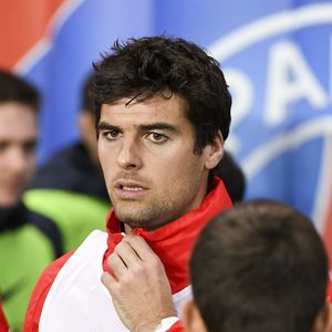 Yoann Gourcuff - Karine Ferri encourage son compagnon Yoann Gourcuff lors du match Psg-Rennes au Parc des Princes à Paris le 6 novembre 2016. © Pierre Perusseau/Bestimage
