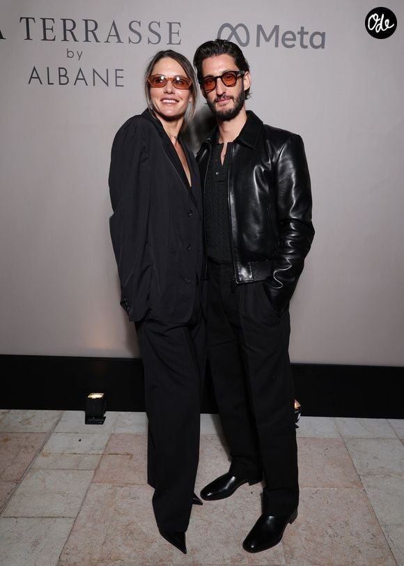 Pierre Niney et sa compagne Natasha Andrews lors de la soirée anniversaire des 25 ans de la Terrasse de Albane pendant le 79ème Festival International du Film de Cannes, France, le 15 mai 2026. © Denis Guignebourg/Bestimage