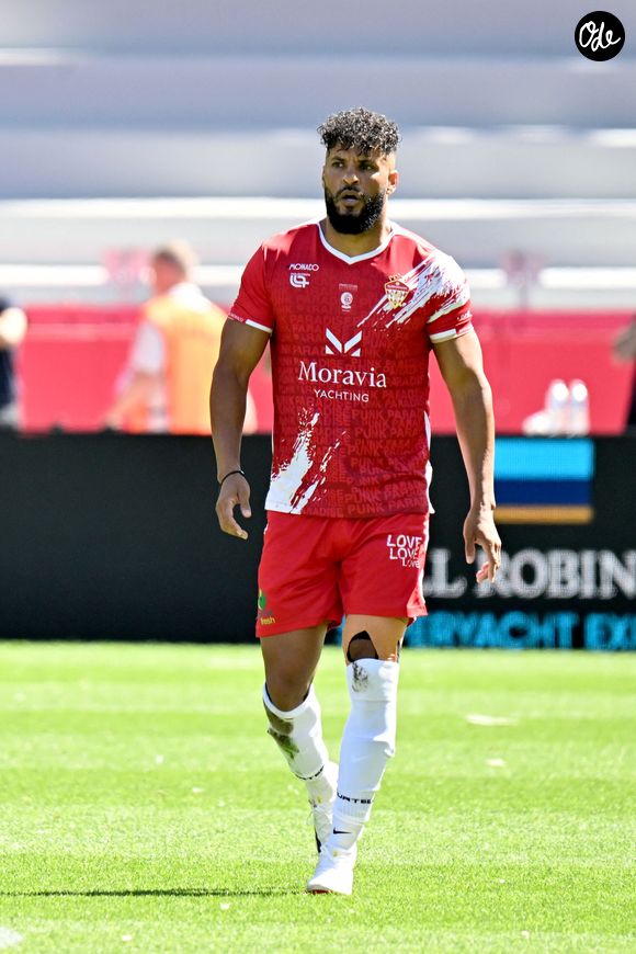 Ricky Whittle lors du match de football caritatif au stade Louis II de Monaco opposant les Barbagiuans aux pilotes de l'équipe Nazionale Piloti dans le cadre de la "Racing Stars Football Cup" le 3 juin 2026.
Depuis 35 ans, des pilotes automobiles participent chaque année à un match de football caritatif organisé à Monaco. Ce " match des pilotes " a accueilli tous les plus grands de la Formule 1, y compris Michael Schumacher. En 2025, une nouvelle mouture a vu le jour, la Racing Stars Football Cup, sous la houlette de Louis Ducruet, le fils de la princesse Stéphanie. Ce 3 juin 2026, avait lieu la deuxième édition de l'événement caritatif, organisé au profit de deux associations.
Les fonds récoltés lors de l'événement seront reversés à deux associations. La première est " Mercy Ships ", qui déploie des navires-hôpitaux afin d'offrir des soins chirurgicaux gratuits en Afrique. La seconde association est " Les Soins de l'espoir ", qui est engagée auprès d'enfants et d'adultes défavorisés en Asie du Sud-Est, notamment au Vietnam.
Les Barbagiuans ont remporté le match 6 - 2

© Bruno Bebert / Bestimage