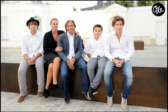 EXCLUSIF - PAUL ET LUANA BELMONDO ET LEURS ENFANTS : VICTOR, GIACOMO ET ALESSANDRO - INAUGURATION DU MUSEE PAUL BELMONDO A BOULOGNE BILLANCOURT