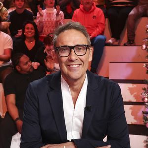 Connu pour ses émissions de télévision cultes, Julien Courbet est également un redoutable homme d'affaires.
Exclusif - Julien Courbet, sur le plateau de TBT9 présenté par C.Hanouna, et diffusé en direct sur W9, Paris, France. © Jack Tribeca / Bestimage
