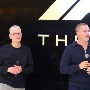 Brad Pitt et Tim Cook font la promotion du nouveau film "F1" lors d'une séance de questions-réponses à l'Apple Store de la 5e Avenue à New York.

Backgrid USA / Bestimage