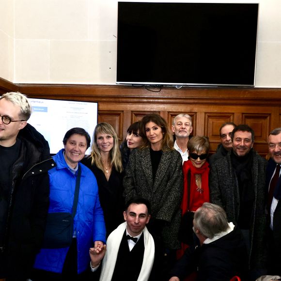 Le Conseil d'Etat a rendu sa décision concernant la fin de C8 et NRJ12
Exclusif - William Leymergie, Guillaume Genton, Danielle Moreau, Géraldine Maillet, Caroline Ithurbide, Gilles Verdez, Isabelle Morini-Bosc, Laurent Fontaine, Bernard Montiel, Jordan De Luxe et Jean-Michel Maire - Plusieurs personnalités de C8 sont venues devant le Conseil d’État pour soutenir les chaînes de la TNT C8 et NRJ 12 pour l'audience de la dernière chance, à Paris, France, le 14 janvier 2025. © Jack Tribeca/Bestimage