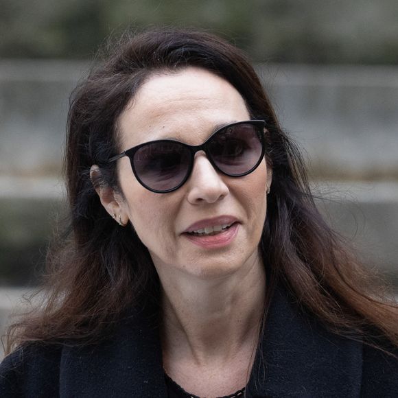 Les obsèques de Niels Arestrup ont eu lieu ce 10 décembre en l'église Saint-Roch à Paris

Niels Arestrup épouse Isabelle Le Nouvel lors de la cérémonie d'enterrement de l'acteur franco-danois Niels Arestrup devant l'église Saint-Roch à Paris. Niels Arestrup, décédé à l'âge de 75 ans, était un pilier du théâtre et du cinéma français mais son profil a été rehaussé au niveau international au cours de la première décennie de ce siècle par deux films réalisés par Jacques Audiard. Photo par Nasser Berzane/ABACAPRESS.COM