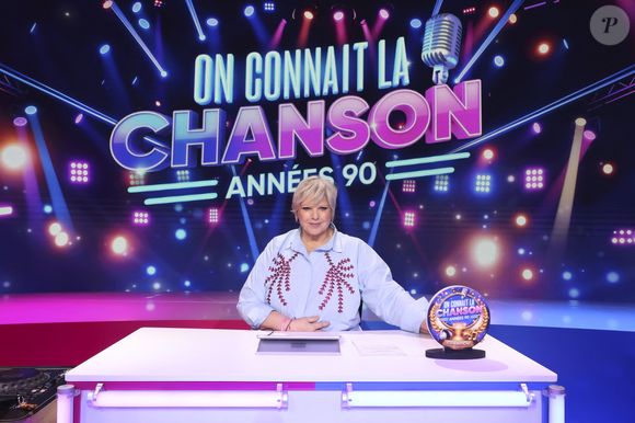 Durant cette pause cathodique, l'ancienne animatrice du Maillon Faible en avait profité pour lancer son propre podcast sur YouTube et retrouver les auditeurs des Grosses Têtes sur RTL.

Exclusif - Laurence Boccolini, lors de l'enregistrement de l'émission On Connait La Chanson Années 90, présentée par L.Boccolini et diffusée le 19 mai 2026 sur W9, à Paris, France, le 8 avril 2026. © Jack Tribeca/Bestimage