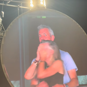 L’homme en question est PDG d’une startup récemment valorisée à plus d’un milliard de dollars. 

Capture d'écran TikTok de la scène au concert de Coldplay.