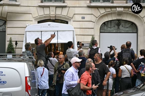 elle fait tout pour répondre aux attentes de ses fans

Céline Dion devant le Royal Monceau à Paris le 3 septembre 2026 © Lionel Urman/PsnewZ/Bestimage