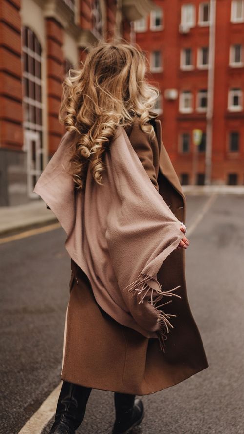 Frileuse et élégante : 5 astuces pour affronter le froid avec style