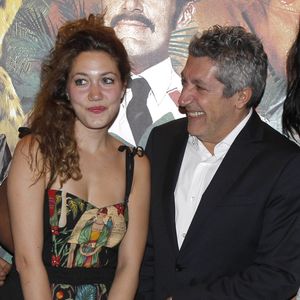 Alain Chabat et sa fille, Louise, à Paris le 26 mars 2012.
© AGENCE / BESTIMAGE