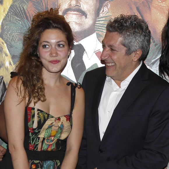 Alain Chabat et sa fille, Louise, à Paris le 26 mars 2012.
© AGENCE / BESTIMAGE