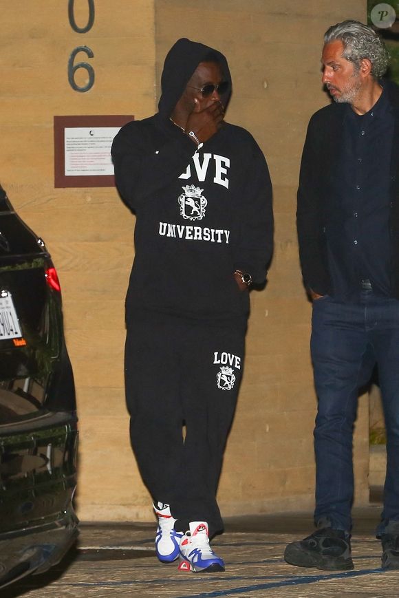 P. Diddy a été condamné à  plus de quatre ans de prison (50 mois) pour transport de personnes à fin de prostitution. Il écope également d'une amende de 500 000 dollars, rapporte le New York Times.

P. Diddy va dîner au restaurant "Nobu" à Malibu, le 14 juin 2021. Backgrid USA / Bestimage