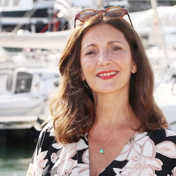 Valérie Karsenti lors du photocall du téléfilm "Lycée Toulouse Lautrec" lors de la 24ème édition du Festival de la Fiction TV de La Rochelle, France, le 15 septembre 2022. © Patrick Bernard/Bestimage