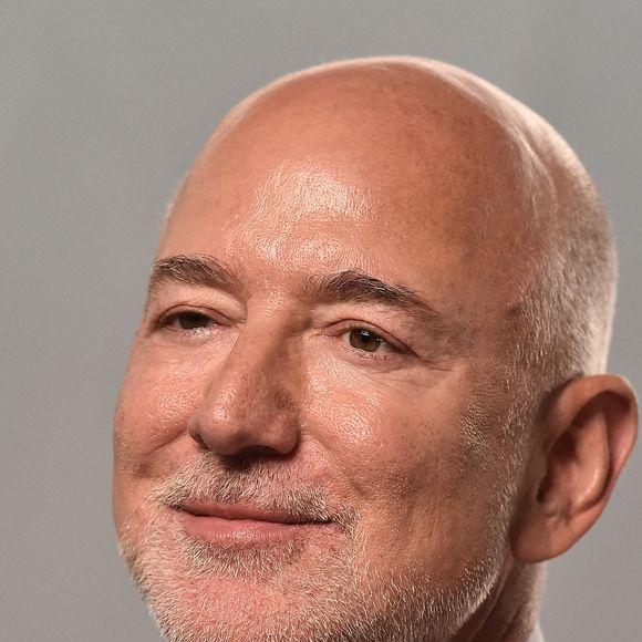 Jeff Bezos arrivant à la soirée « Vanity Fair Oscar Party 2026 » organisée au LACMA le 15 mars 2026 à Los Angeles, en Californie. Photo de LISA O'Connor/AFF/ABACAPRESS.COM
