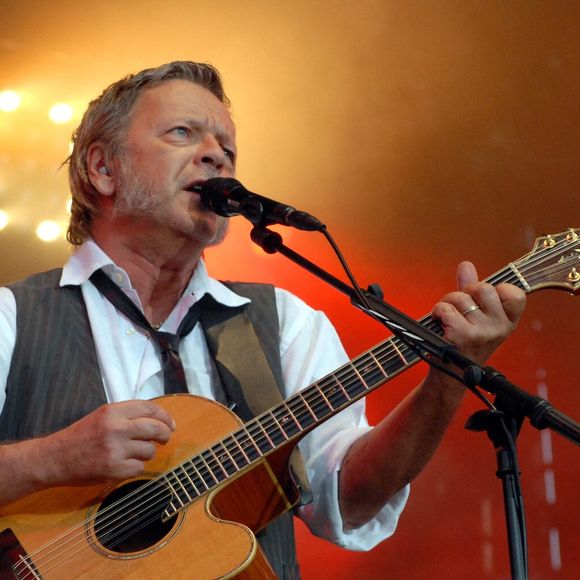 Renaud se produit au festival de Saint-Nolff, à Saint-Nolf (France), le 8 septembre 2007. Photo : Villalon/ANDBZ/ABACAPRESS.COM