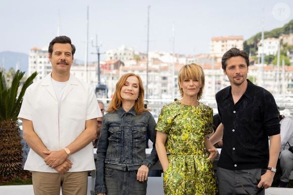 Laurent Lafitte, Isabelle Huppert, Marina Foïs, Raphaël Personnaz au photocall de La femme la plus riche du monde (hors compétition) lors du 78ème Festival International du Film de Cannes, le 19 mai 2025.
© Moreau / Jacovides / Bestimage