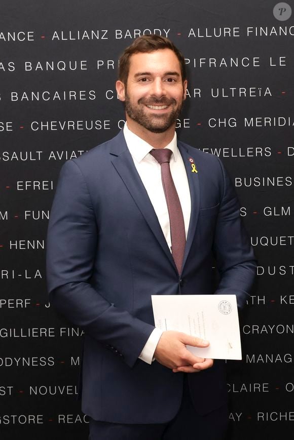 L’homme politique d’extrême droite, député du Rassemblement national, Julien Odoul a eu l’honneur d’être invité

Exclusif - Julien Odoul au déjeuner du Chinese Business Club, avec C.Hanouna comme invité d’honneur, à Paris, France, le 19 juin 2025. © Jack Tribeca/Bestimage