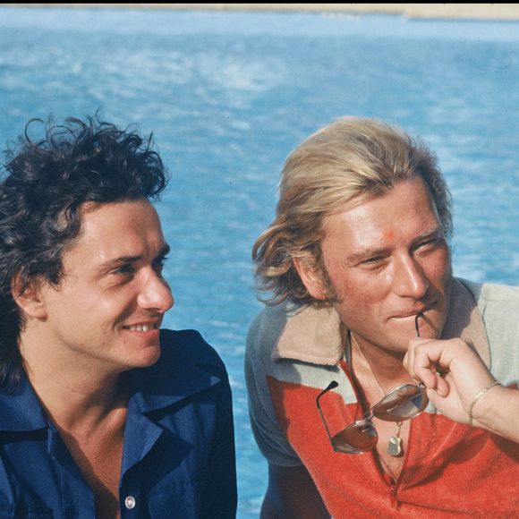 Michel Sardou a repris un des tubes de l'auteur et interprète.

ARCHIVES - MICHEL SARDOU ET JOHNNY HALLYDAY A SAINT TROPEZ
