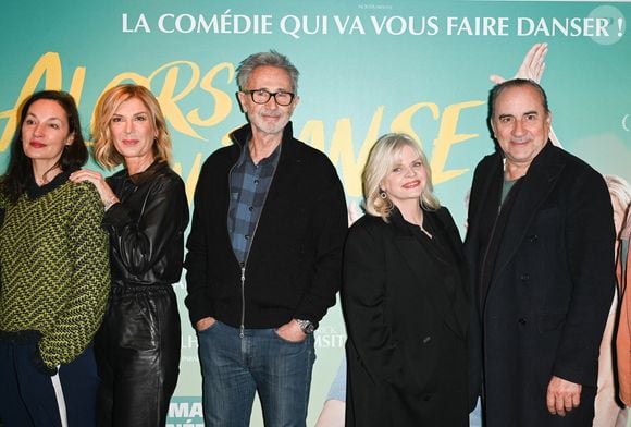 Jeanne Balibar, Michèle Laroque, Thierry Lhermitte, Isabelle Nanty et Antoine Duléry à la première du film "Alors On Danse" à l'UGC Ciné Cité Bercy à Paris, le 14 mars 2022.
© Guirec Coadic/Bestimage