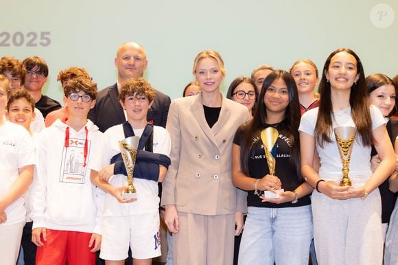 La princesse Charlène de Monaco avec William Servat, l'entraîneur du XV de France - La princesse C.de Monaco, en compagnie de son frère G.Wittstock, participe à la remise des prix de la "Journée du respect" au collège Charles III à Monaco, le 29 avril 2025. © Olivier Huitel / Pool Monaco / Bestimage