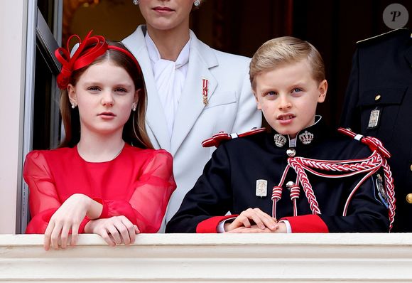 La princesse Gabriella de Monaco, comtesse de Carladès, Le prince Jacques de Monaco, marquis des Baux - La famille princière de Monaco au balcon du palais, à l'occasion de la Fête Nationale de Monaco, le 19 novembre 2025. © Dominique Jacovides/Bestimage