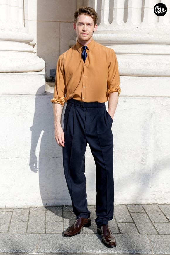 Joe Alwyn aux arrivées du deuxième défilé de mode Saint Laurent Prêt à Porter Collection Homme Printemps/Été 2027 lors de la Fashion Week de Paris à la Bourse de Commerce - Pinault Collection, à Paris, France, le 23 juion 2026. © Olivier Borde/Bestimage