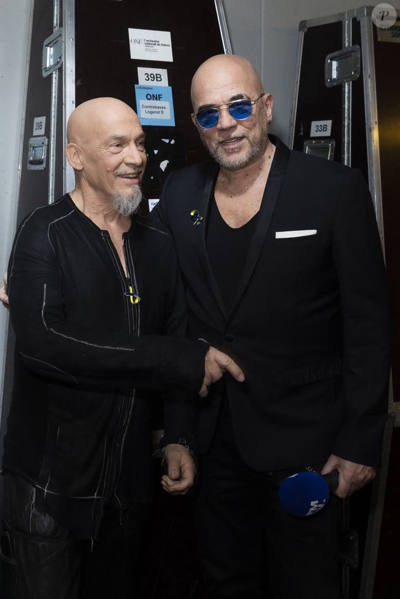 Exclusif - Florent Pagny, Pascal Obispo - Backstage de l'émission spéciale "Unis pour l'Ukraine" à la Maison de la Radio et de la Musique, diffusée en direct sur France 2 et présentée par Nagui et Leïla.Kaddour à Paris le 8 mars 2022. © Cyril Moreau / Jack Tribeca / Bestimage