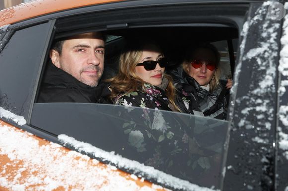 Thomas Sabatier, Chloé Jouannet, Audrey Lamy - Les célébrités prennent le volant sur le circuit sur glace Skoda dans le cadre du 27ème festival International du Film de Comédie de l'Alpe d'Huez, le 19 janvier 2023. 
© Dominique Jacovides / Bestimage