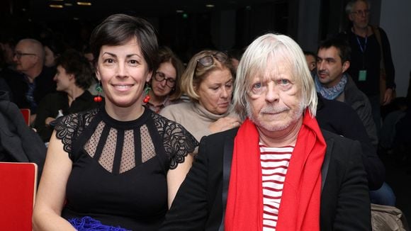 Renaud aux anges avec sa femme Cerise, dont les cheveux désormais courts valorisent ses boucles d'oreilles fétiches