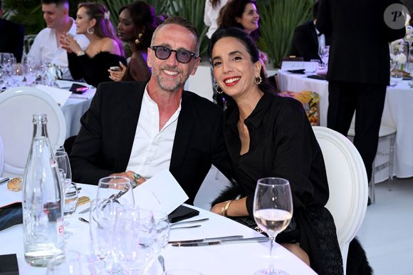 Philippe Caverivière et sa femme Sarah - 11ème édition du Gala de charité de Patrick Mouratoglou à la Mouratoglou Academy & Resort à Biot le 21 juin 2025. Ce gala de prestige réunit chaque année les grandes figures du sport, du divertissement et de nombreux donateurs, mobilisés pour soutenir les jeunes talents du tennis mondial. © Bruno Bebert/Bestimage