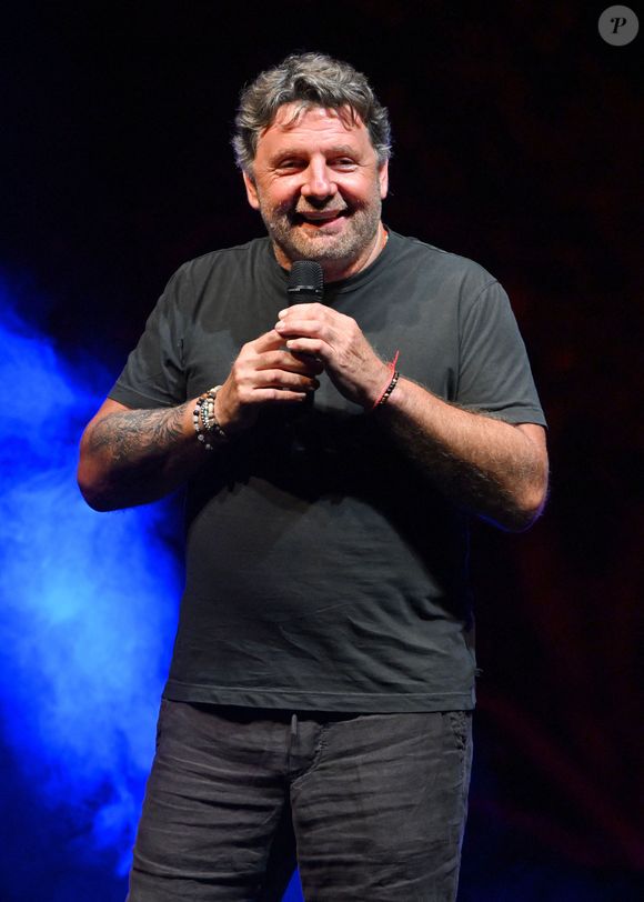 Philippe Lellouche l'acteur, réalisateur, animateur et chanteur israélo-français, durant la 3eme soirée de la seconde édition des Théâtrales d'Eze à l'oppidum du Col d'Eze. 
© Bruno Bebert / Bestimage